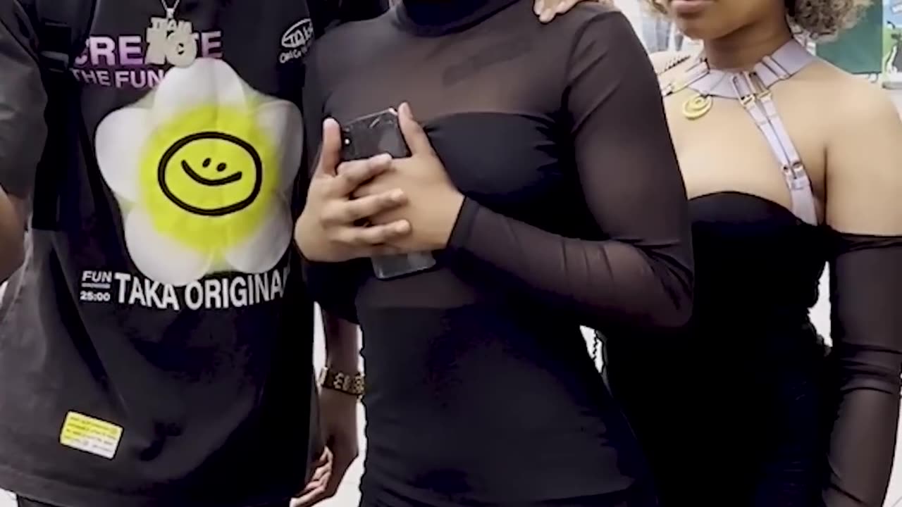 Extra Hand Prank🤭🤭
