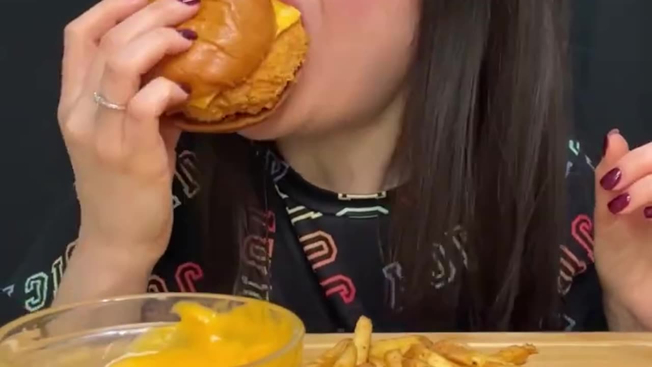 POPEYES FAST FOOD - ASMR MUKBANG - EATING CHICKEN BURGER + CHEESE FRIES #asmr #mukbang #popeyes