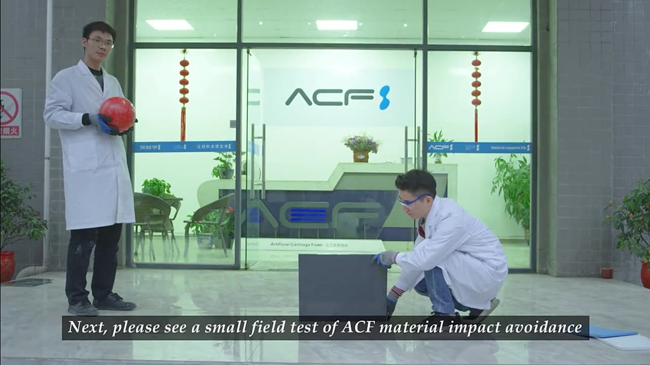 The cushioning material absorbs 97% of the impact energy and protects the human body from injury.