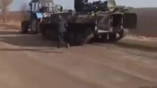 Theft Tank of Russia by Ukrain farmer by Tractor