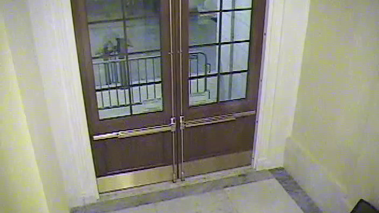 3443CHOB02CH12NRotundaExit_2021-01-06_22h00min01s327ms.mp4