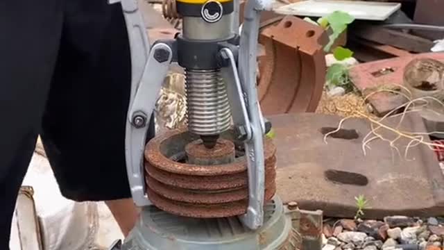 Disassemble large rusty mechanical parts and repair parts.