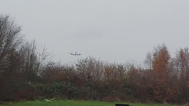 TUI dreamliner winter landing at Birmingham