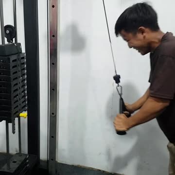 triceps workout in the gym with a weight of 100 kg