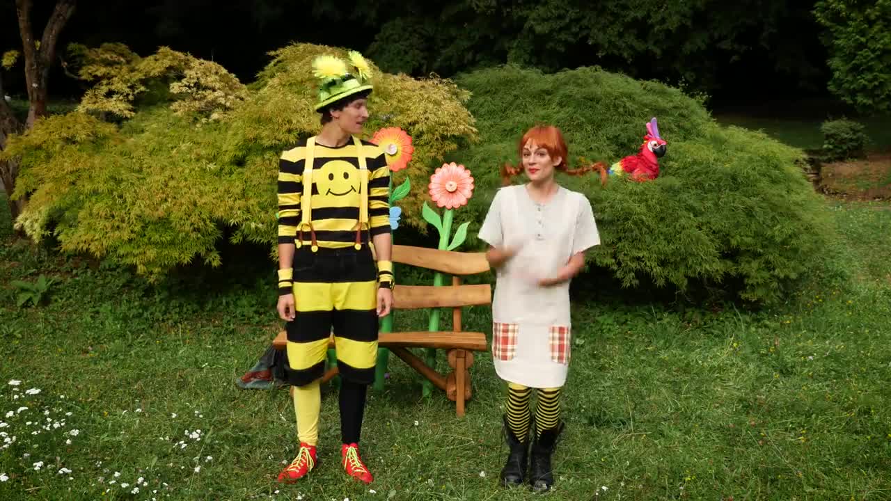 Smejko a Tanculienka - Papagjp1