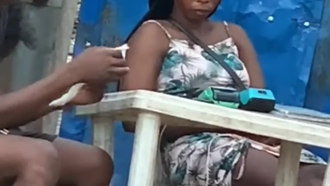 Lady paid 🤣🤣🤣🤣🤣