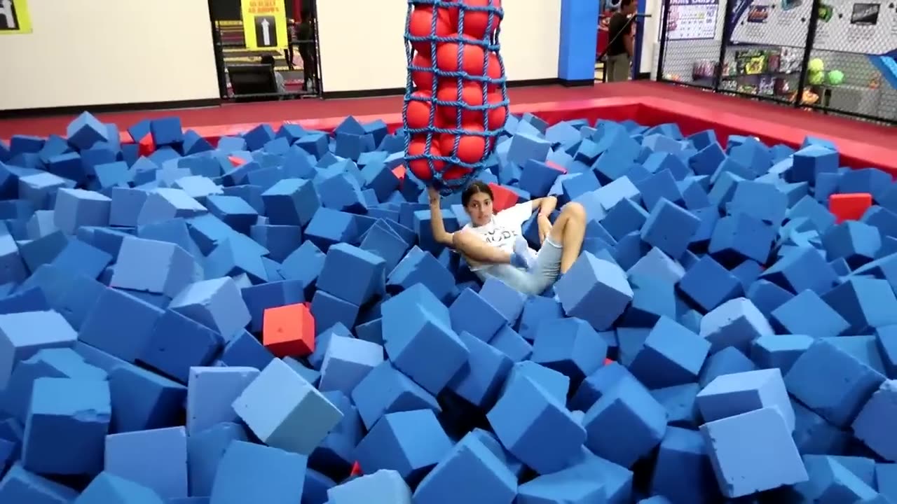 TRAMPOLINE PARK CHALLENGE! Family Fun video