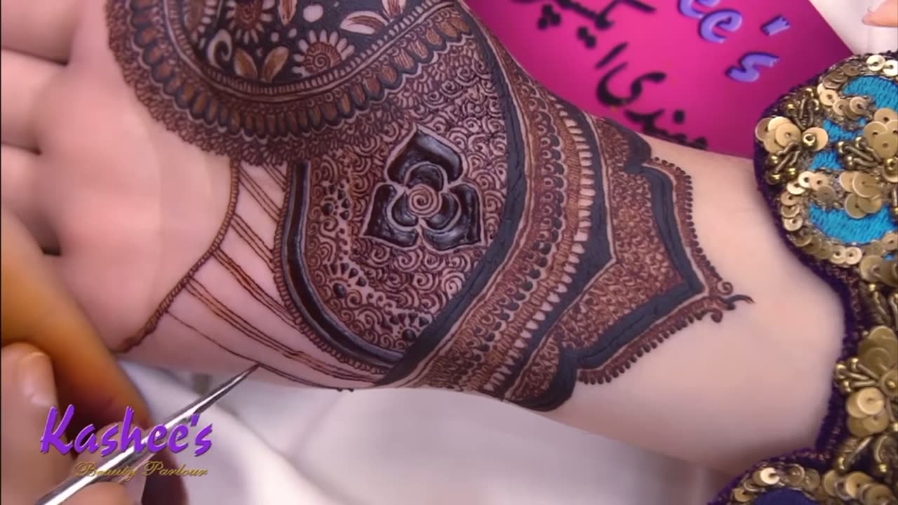 Kashee’s signature mehndi