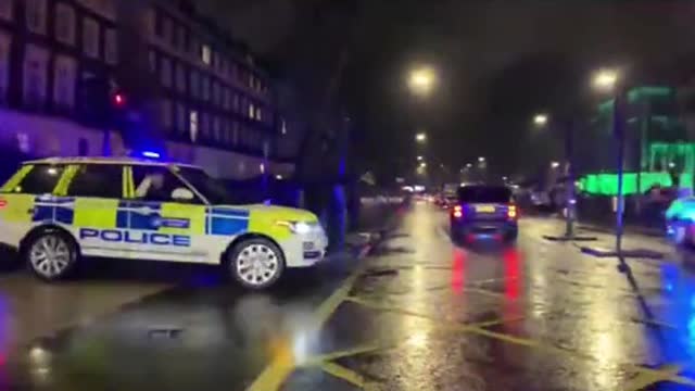 London Police “Escorted ” to Queen's Palace