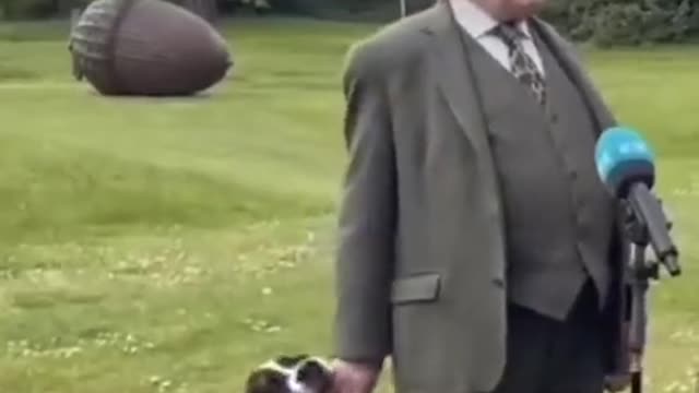 The President of Ireland with 'Misneach', his dog, making mischief during a speech 🤣
