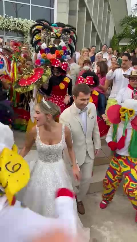 Valeria Abuchaibe, reina del Carnaval, y Roberto Cepeda dieron el sí en Cartagena