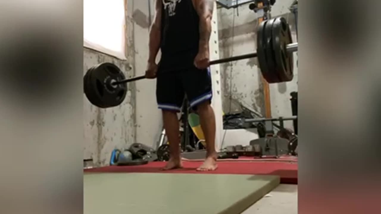 Pulling 500+ with my new barbell