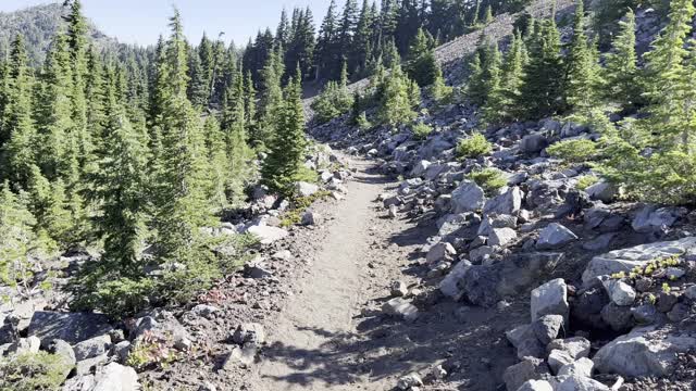 The Section with that Classic Alpine Feel – Three Fingered Jack Loop – Central Oregon – 4K