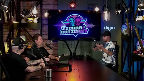 CARIOCA E BOLA EM MAIS UMA CONVERSA AMISTOSA