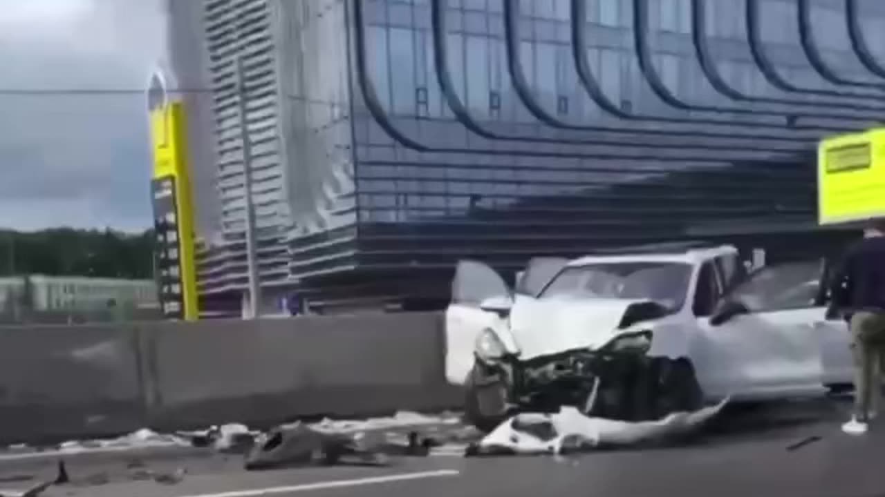 A truck rammed 15 cars on Mozhayskoye Highway in Moscow.