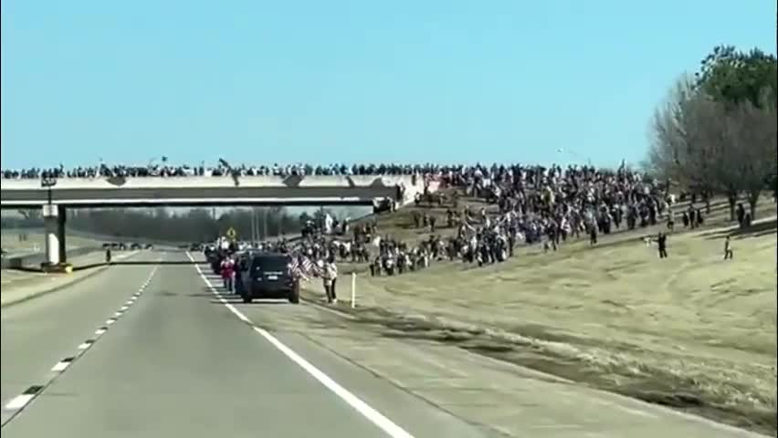 An INSANE number of Americans lined up to see People's Convoy