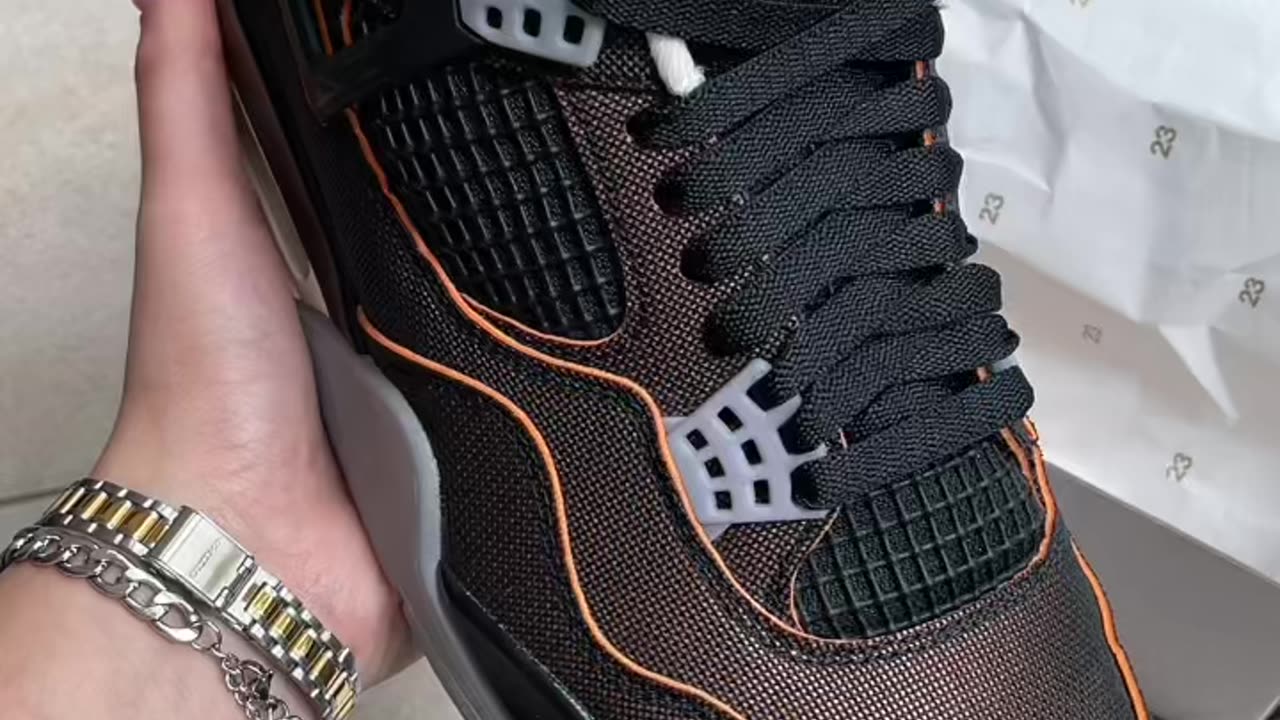 750Kicks Unboxing: Jordan 4 Retro Starfish with @Nicharavoorjans - Style Outfits Kicks Sneaks Girl