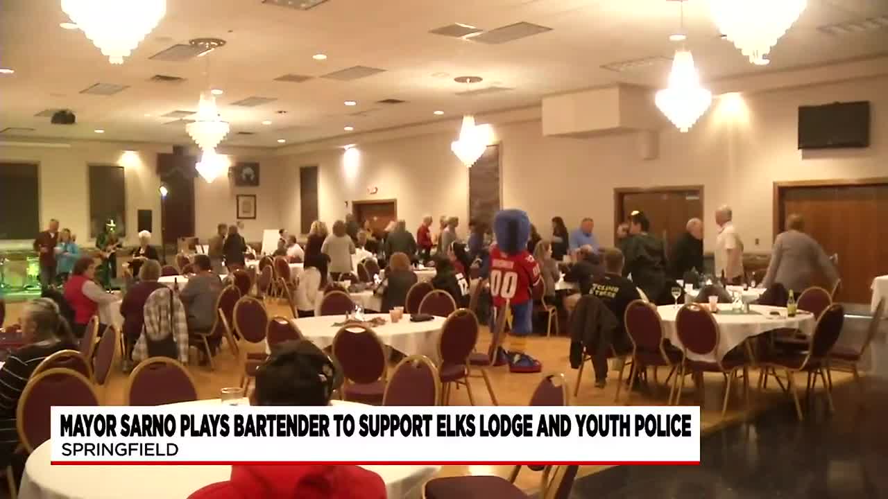 Springfield’s mayor, police superintendent bartend to raise funds for youth programs