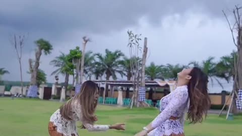 Mataharinya bersinar terik, tapi tetap kamu yang paling menarik🙈❤️