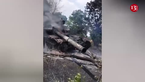 “We shot Russian tank" - Ukrainian fighter parades a Russian tank destroyed along with crew members