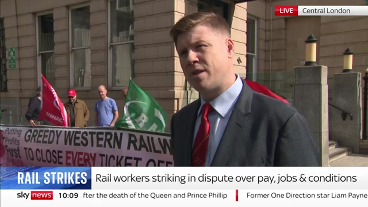 RMT says it has support of public as rail workers strike