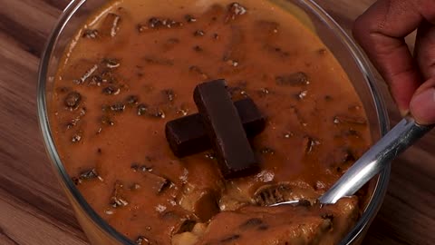 3 ingredient dessert! super easy, quick and delicious, hit and mixed it's ready