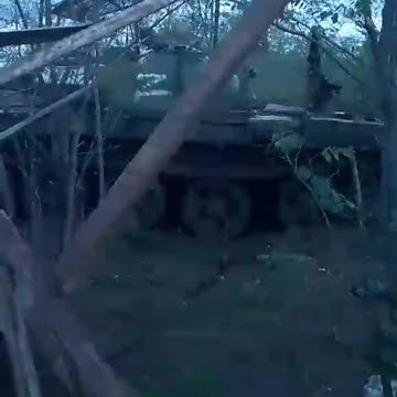 Ukrainians Recover Russian Tanks Mostly Intact When Their Crews Ran into the Woods