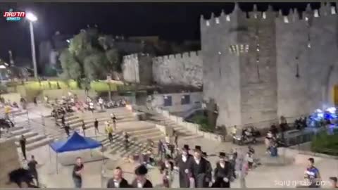 Muslims Stone Jewish Car with Little Kid Outside of Damascus Gate