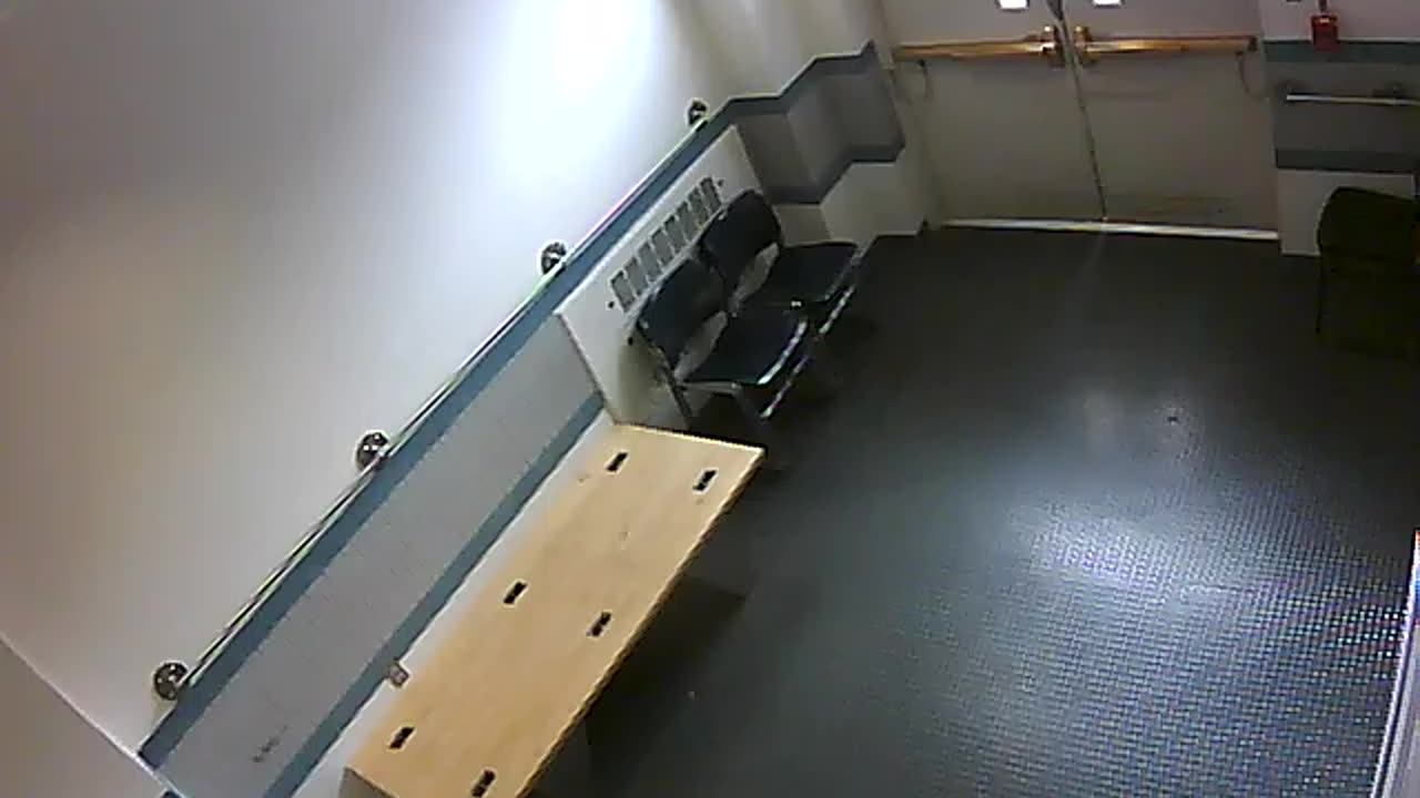 1657HQOB02PrisonerProcessingLobby_2021-01-06_11h20min00s547ms.mp4