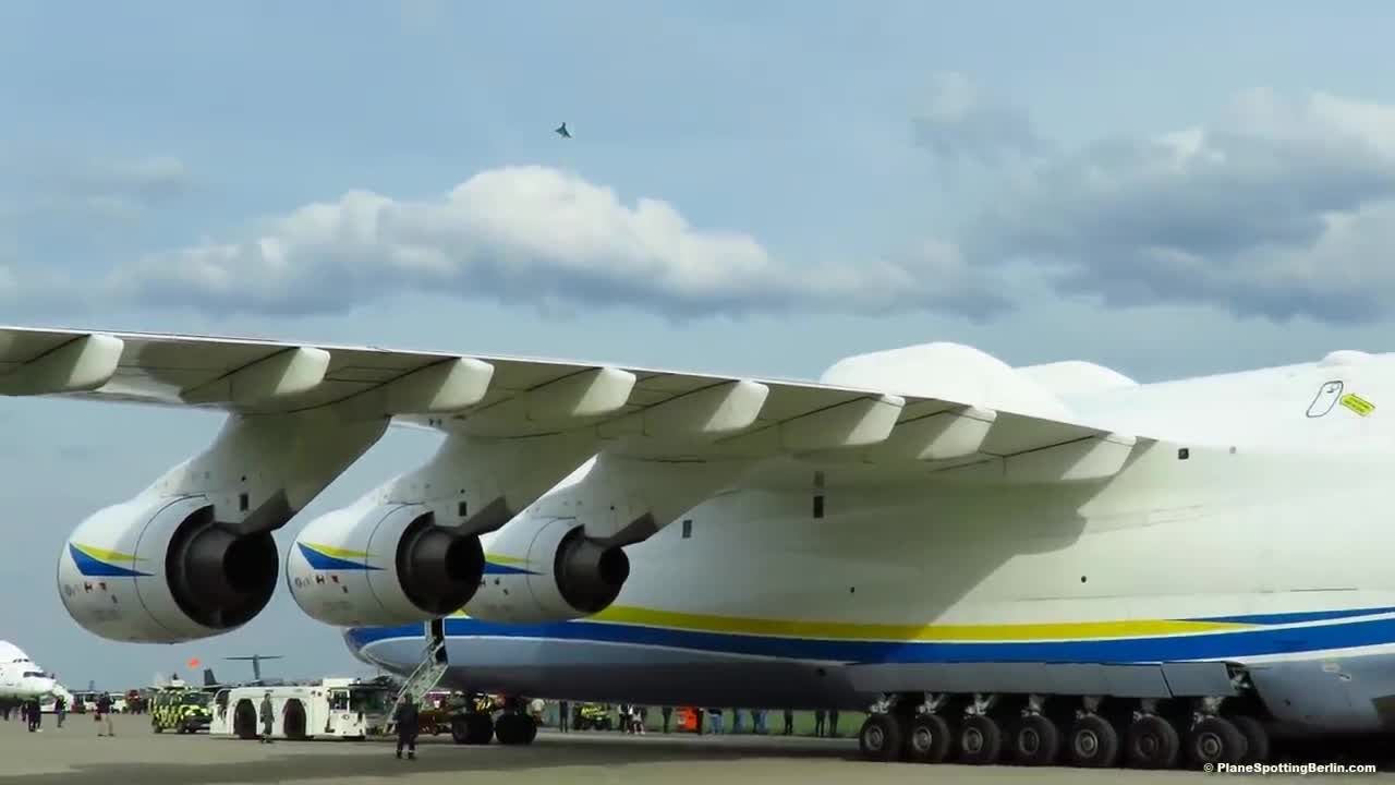 ANTONOV AN-225 - CLOSE UP PUSHBACK of WORLDS LARGEST AIRCRAFT at ILA 2018 Air Show!