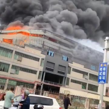 China: A major fire 🔥 has broken out today in a factory in Nan’An City of Fujian Province.