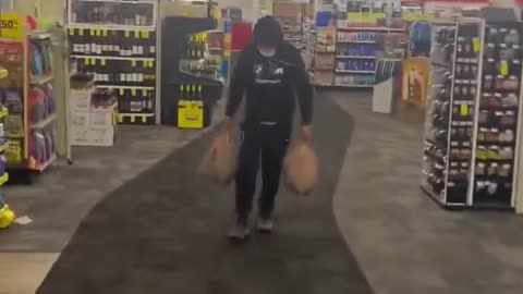 Customer takes down shoplifter