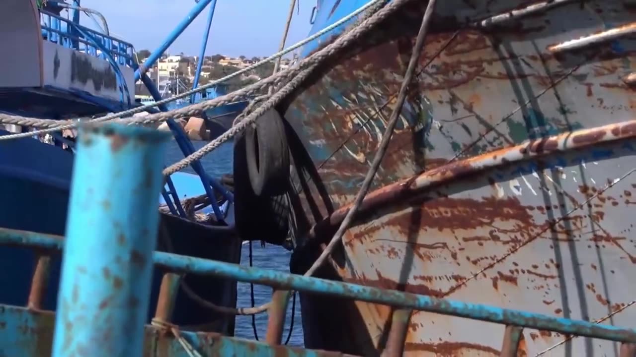 Around 1,000 illegal Muslim immigrants have just invaded Lampedusa aboard two huge boats.