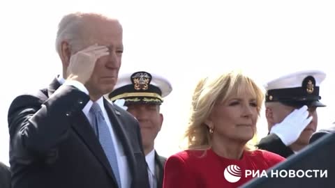 Biden fell asleep standing at the ceremony of the new nuclear submarine