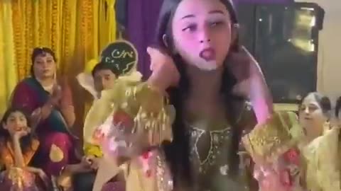 Pakistani viral girl dance