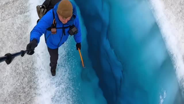 Don’t fall in… it’s an ice water pool on top of the largest ice shelf in Iceland 😍❄️! .