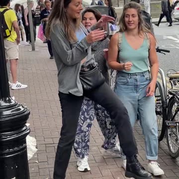 Dance Dance Reaction 💃💃😂