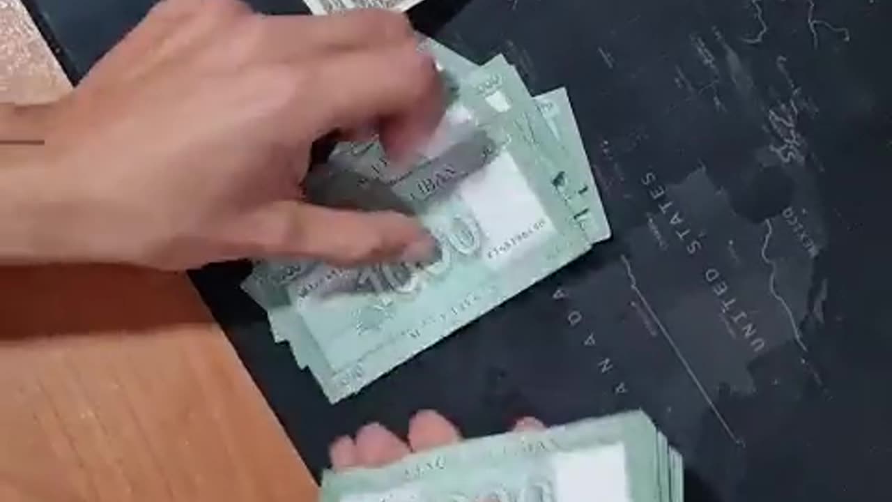 Visualization of Lebanon's currency losing over 90% of its value against the US Dollar