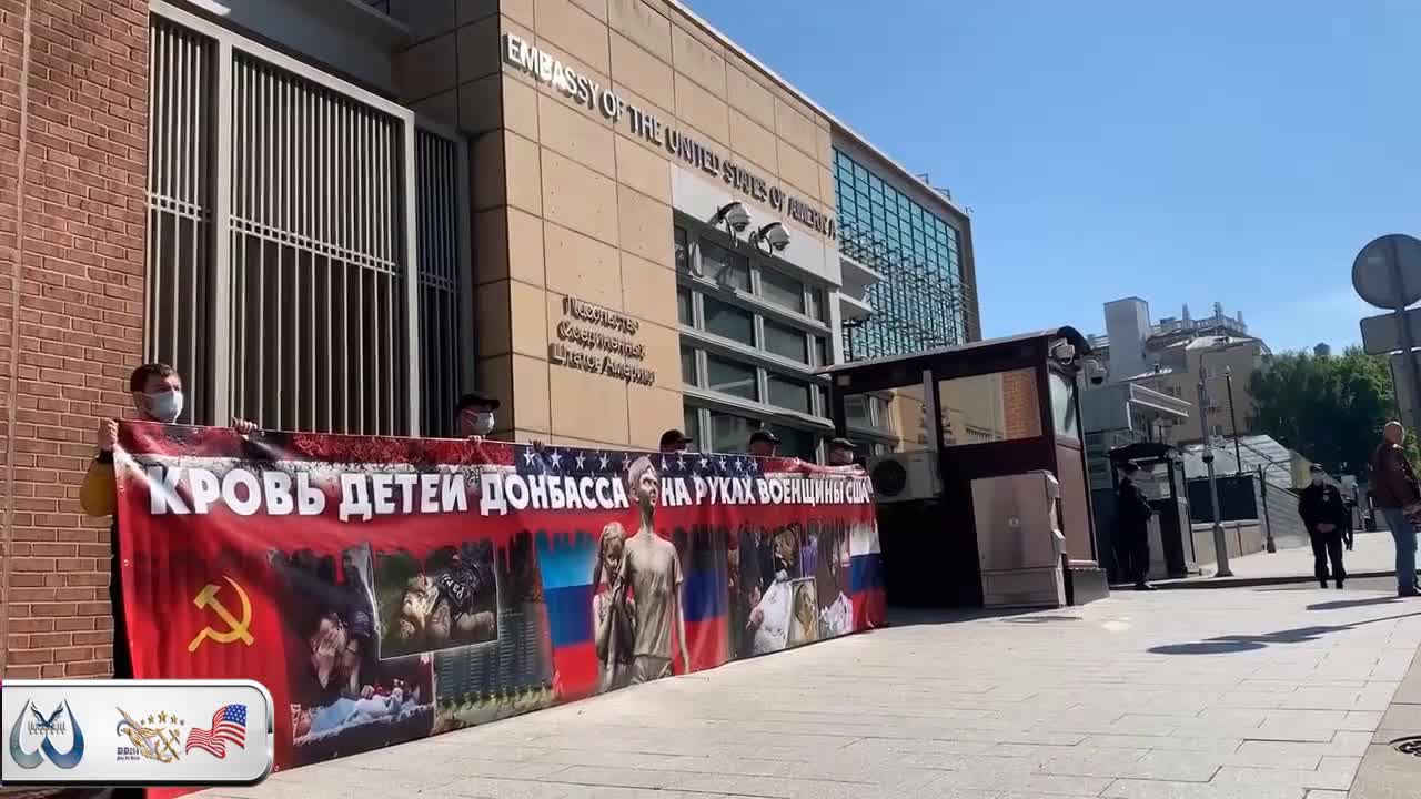 U.S. Embassy in Moscow, activists unfurled 8-meter banner