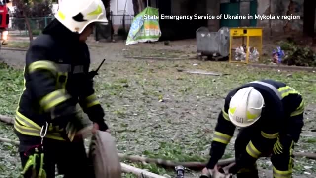 Buildings burn after deadly strikes hit Mykolaiv