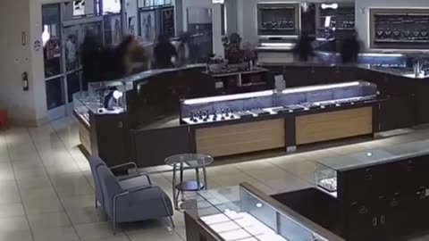 About 20 robbers armed with hammers stormed a jewelry store in Sunnyvale