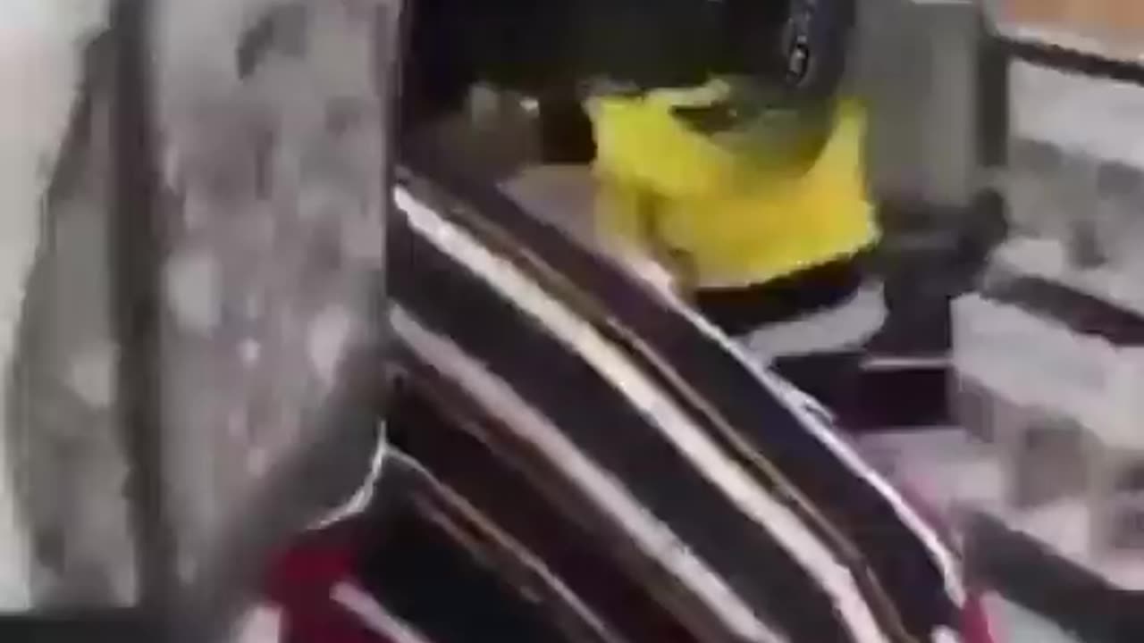 Looting going on at satanic, grooming Target😈🦹♂️🎯