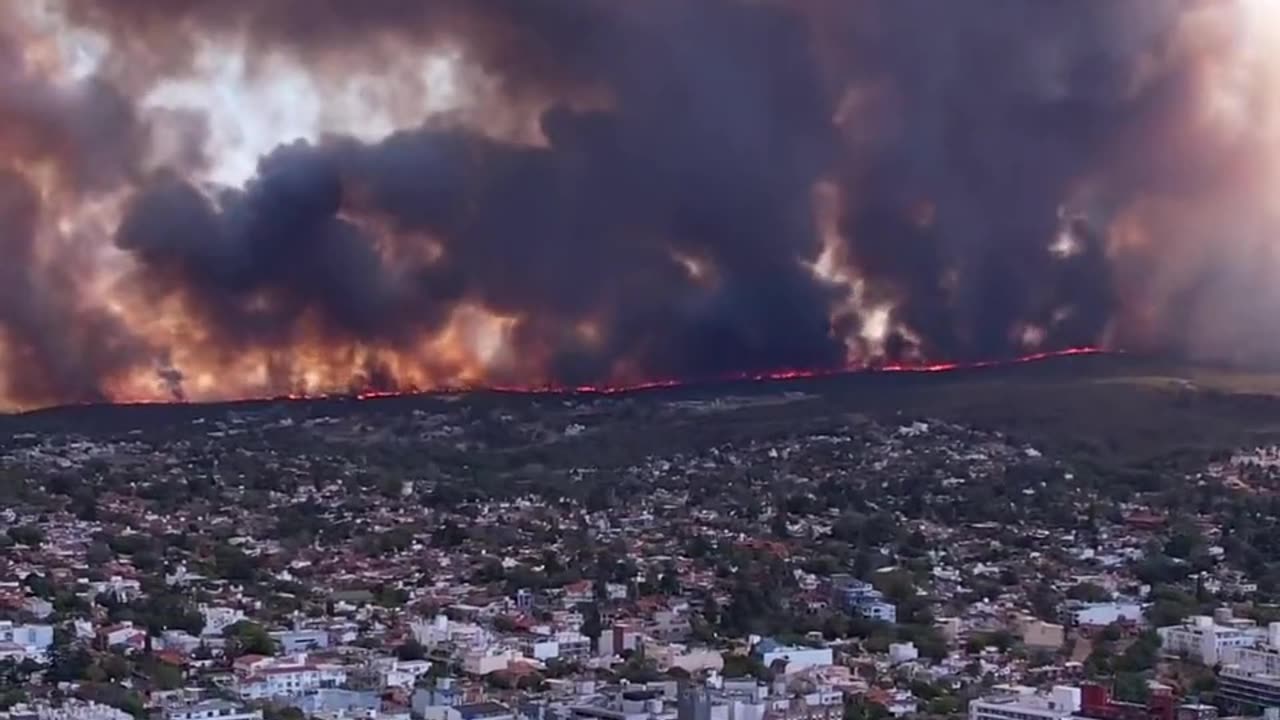 ALERT: Massive wildfires approaching Villa Carlos Paz in Argentina