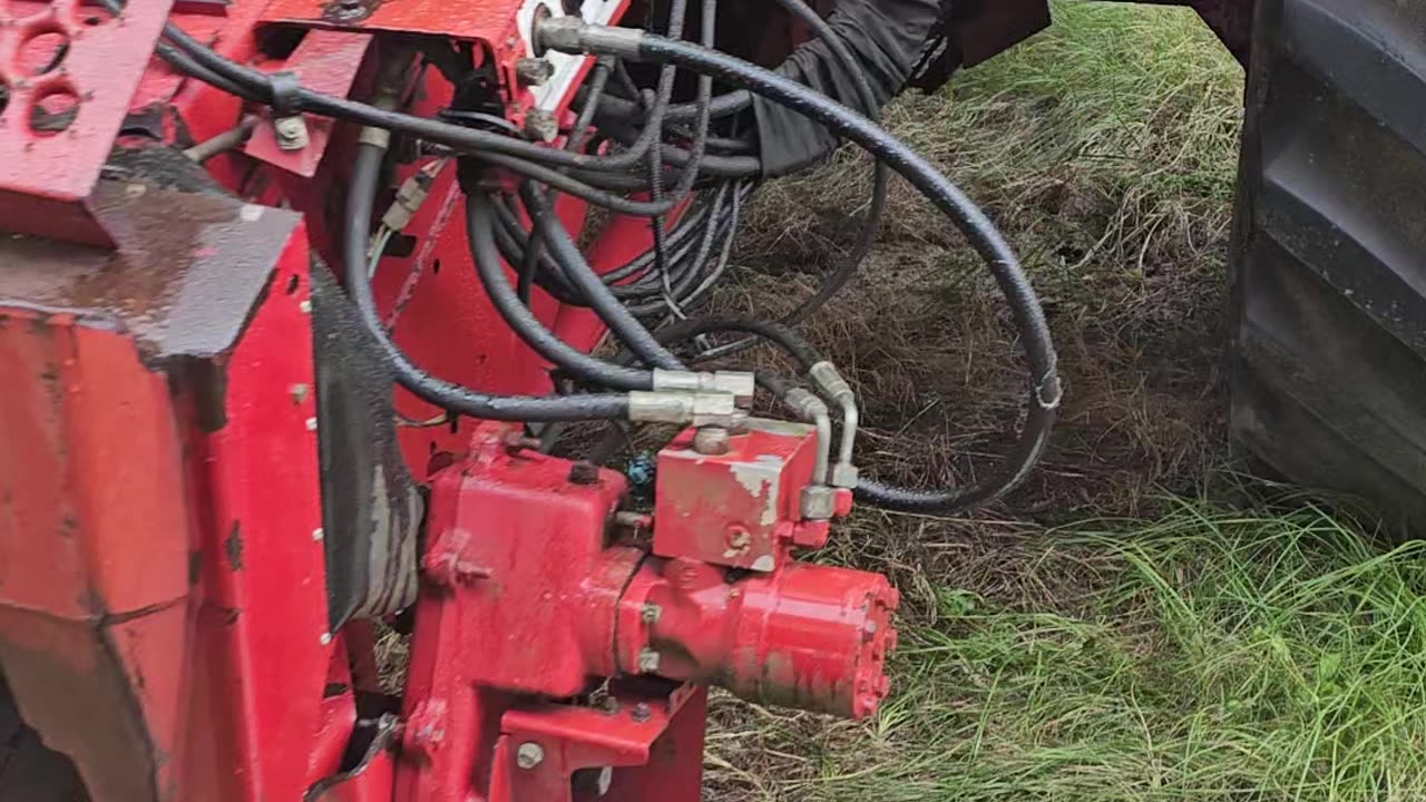 Working on a combine in the rain What Farming really looks like part 3