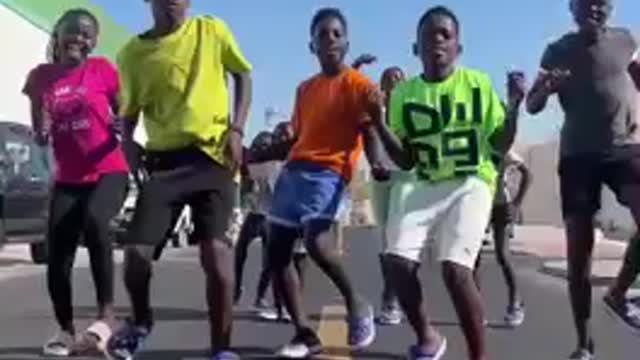 African kids dance