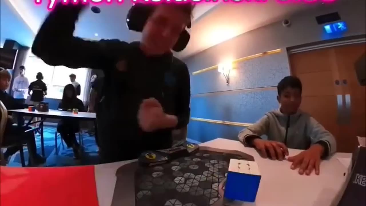 Epic Rubik's cube reaction 🥶🥶