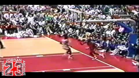 Michael Jordan - Tip-Off Kiss The Rim Dunk (1987)