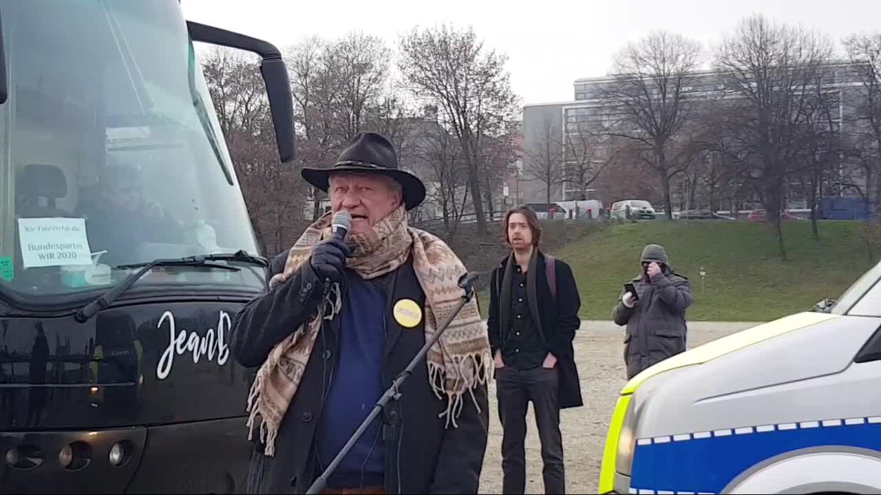 Frauen Bustour Demo in München mit Eva Rosen, Gunnar Kaiser und Karl Hilz am 19.12.2020