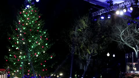 Biden helps light up National Christmas Tree for the last time