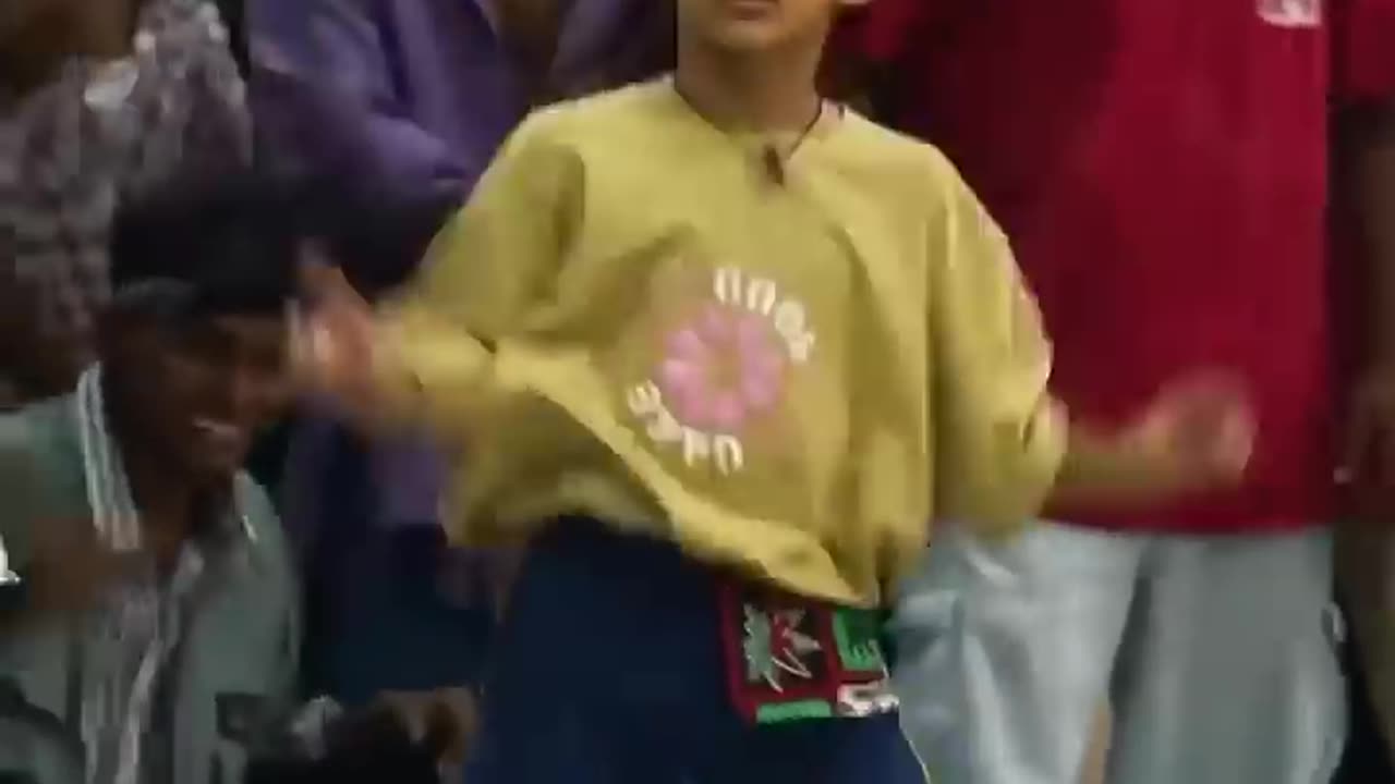 CUTE LITTLE GIRL DANCE